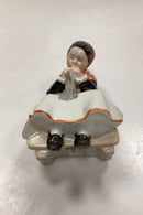 Royal Copenhagen Figur i Overglasur - Amagerpige No. 1314