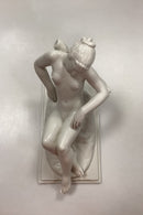 Royal Copenhagen Figur af Nøgen Kvinde af Gerhard Henning No. 2194