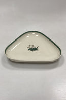 Royal Copenhagen Hjertegræs Trekantet Fad No. 884/9721