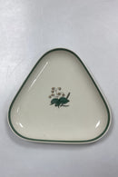 Royal Copenhagen Hjertegræs Trekantet Fad No. 884/9721