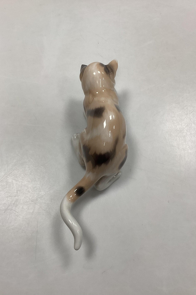 Bing og Grøndahl Figur - Kat der leger med bold No. 1799 - Danam Antik