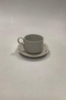 Bing和Grondahl/Kronjyden炻器白色堇菜咖啡杯和碟No 305