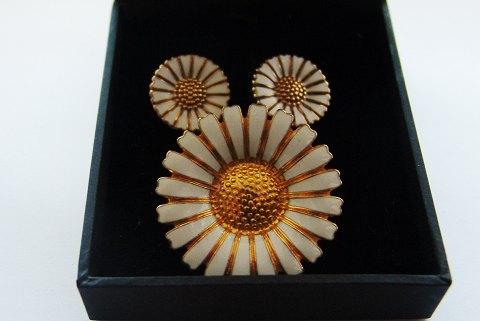 玛格丽特/玛格丽特纯银/珐琅质胸针和耳夹