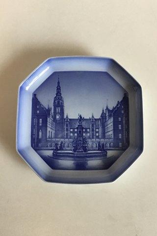 Bing og Grøndahl Alfabet Platte Frederiksborg Slot. Designet i 1933-1934 af Ove Larsen