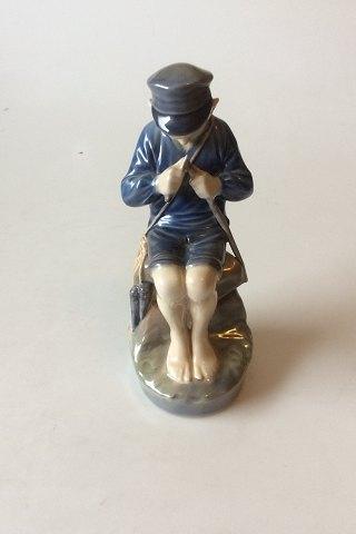 Royal Copenhagen Figur Snittende Dreng No. 905