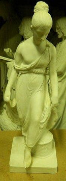 Royal Copenhagen Figur Thorvaldsen Dansende Ung Pige No 29