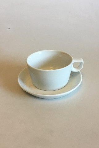 Bing & Grondahl Hank Coffee Cup with straight Handle No 746. Designed by Erik Magnussen