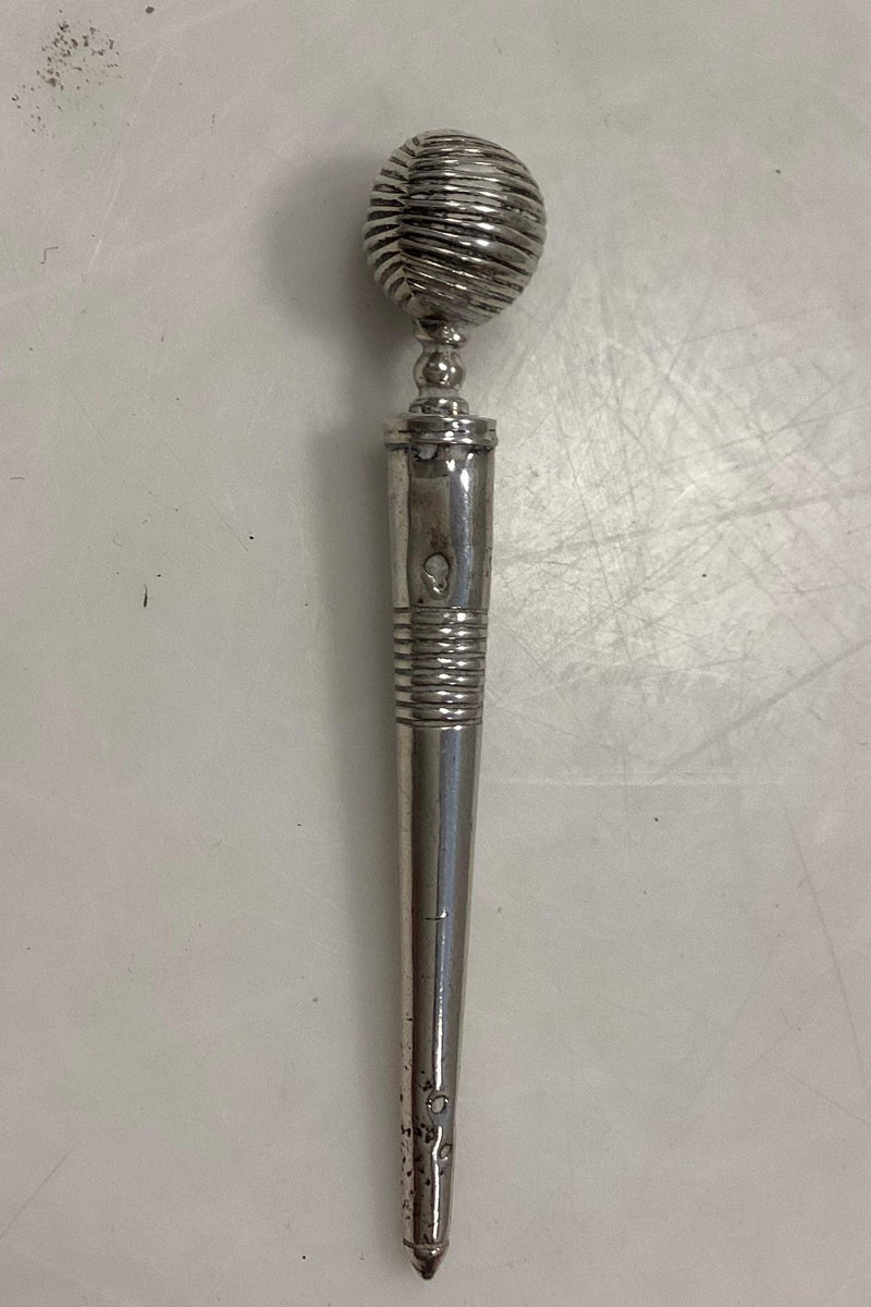 Synål: Sygrej i sølv