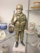 Bing & Grøndahl B&G 2444 Soldat - artillerist i kampuniform 29 cm I fin og hel stand