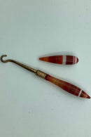 Agat nips. Den ene del "snørrebåndshjælper"  Sælges samlet.