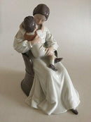 Bing Grondahl 柳条椅上的母子小雕像 No 1552