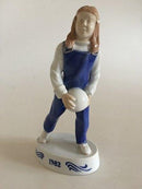 Bing & Grondahl Jahresfigur des jungen Mädchens mit Ball von 1982