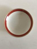 Bing Grondahl Egmont深盘/碗22号。白色带酒红色边缘和金线