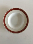 Bing Grondahl Egmont Deep Plate No 22。白色带酒红色边缘和金线