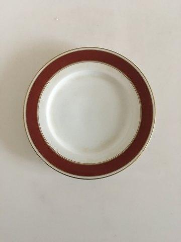 Bing Grondahl Egmont Side Plate No 28A。白色带酒红色边缘和金线