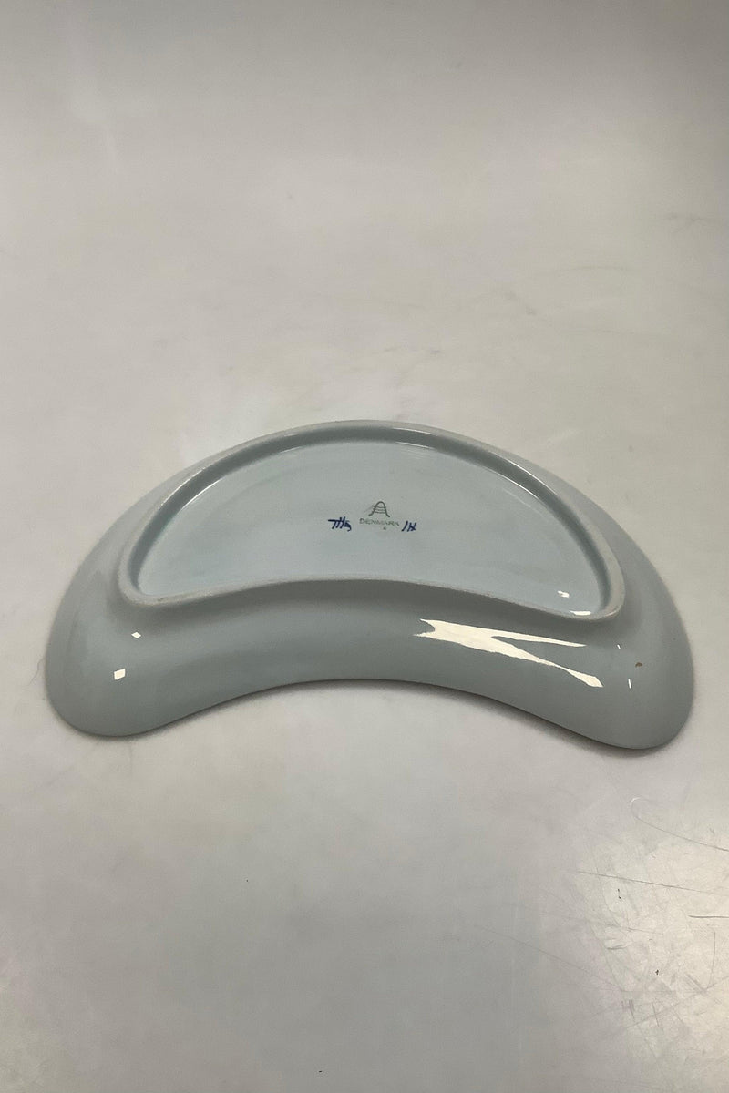 Royal Copenhagen / Aluminia Blå Tranquebar halvmåne formet skål No 1115