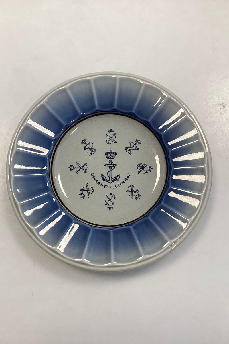 Royal Copenhagen / Aluminia Navy Weihnachtsteller 1962