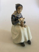 Royal Copenhagen Figur einer Bäuerin mit Tuch Nr. 1317