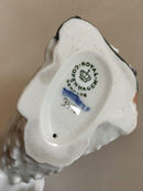 Royal Copenhagen Figur af Hund med Sutsko (Terrier) No 3476