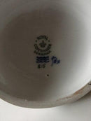 Royal Copenhagen Figur Pige med Frokost No 815