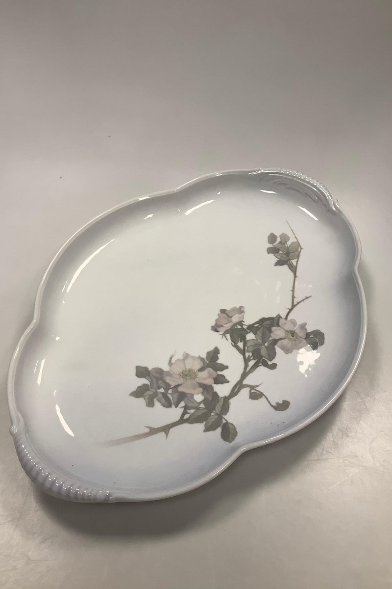 Stort Royal Copenhagen Art Nouveau Bakke med blomster No 90 / 2