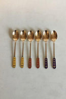 ELA Danmark Sæt på 6 stk. Mokkaskeer i forgyldt Sterling Sølv med farvet emalje