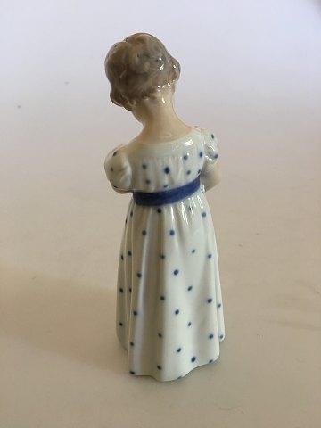 Royal Copenhagen Figur No. 3539 Pige i Natkjole med Dukke
