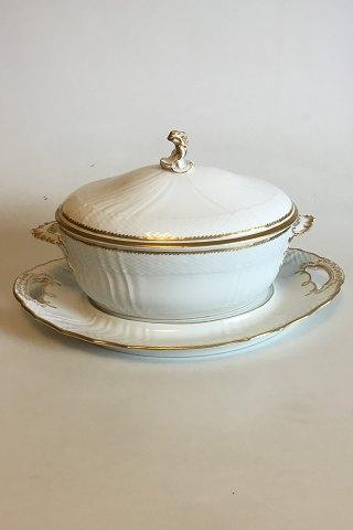 Royal Copenhagen Hvid Svejfet med takket guldkant (Stel 387 / Josephine) Oval terrin med underfad No 1666