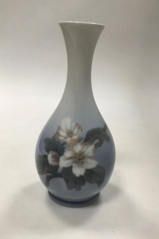 Royal Copenhagen Jugendstil-Vase mit Blumen Nr. 53/57