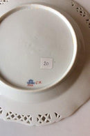 ロイヤルコペンハーゲン サクソンフラワー ディナー/フルーツプレート（ラグジュアリーモデル、リムにはピアス加工が施されています。