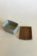 Bing & Grondahl / Kronjyden Cordial Grey Butter Churn with Teak Lid No 682（ビング＆グロンダール/クロニデンコーディアルグレーバターチャーン、チーク蓋付き）。