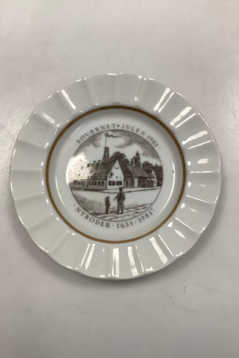 Royal Copenhagen / Aluminia Navy Weihnachtsteller 1981