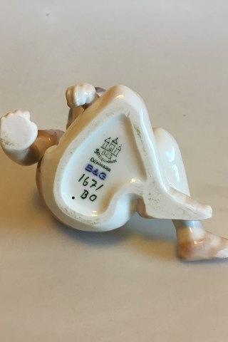 Bing & Grøndahl Figur af Dreng der sidder og kigger ned No 1671