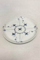 Royal Copenhagen Musselmalet Riflet Stort rundt fad No 109. Kanten er slebet af