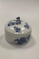 Royal Copenhagen Blå Blomst Svejfet Smør skål med låg No. 1889