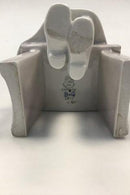 ビング＆グロンダール スツールの上で刺繍をする少女のフィギュア No 1879