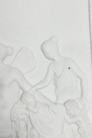 Kgl. Porcelæn Biscuit Platte Kærlighedens Aldre nr. 115