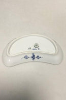 Royal Copenhagen Blauer geriffelter halbmondförmiger Teller Nr. 559