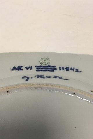 Unika Royal Copenhagen ottekantet fad af porcelæn, dekoreret i underglasur blå med hest i indhegning
