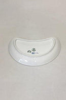 Royal Copenhagen Rosenknop Halvmåneformet fad No 8010