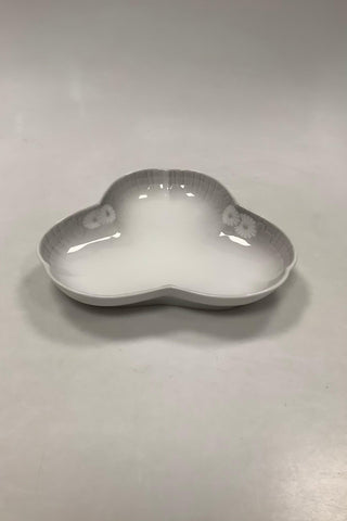 Royal Copenhagen / Kgl. Porcelæn Skærsommernatsdrøm Gammel Trekantet Skål No 1370 / 10030