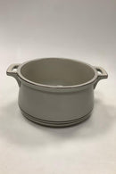 Bing og Grøndahl Stentøj Columbia Låggryde uden låg No 405.  Måler  24 cm / 9 29/64 inch