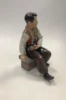 达尔-延森（Dahl Jensen）带着烟斗的阿马格男孩小雕像，编号1300