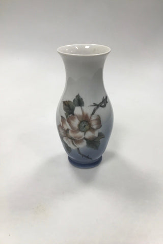 Royal Copenhagen Jugendstil-Vase mit Blumen Nr. 2630/2289