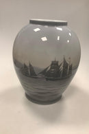 Royal Copenhagen Vase mit Schiffsmotiv Nr. 1983/35B