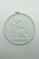 Bing og Grøndahl bisquit platte: "Amor lyttende til Erato´s sang" No. 69