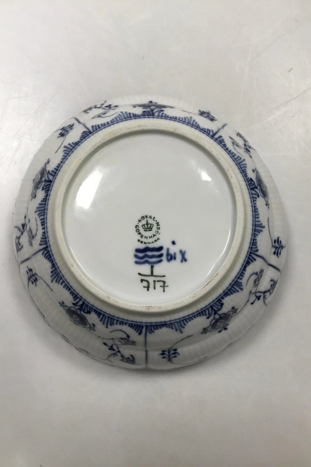 ロイヤルコペンハーゲン ブルーフルーテッドハーフレースボウル No 717