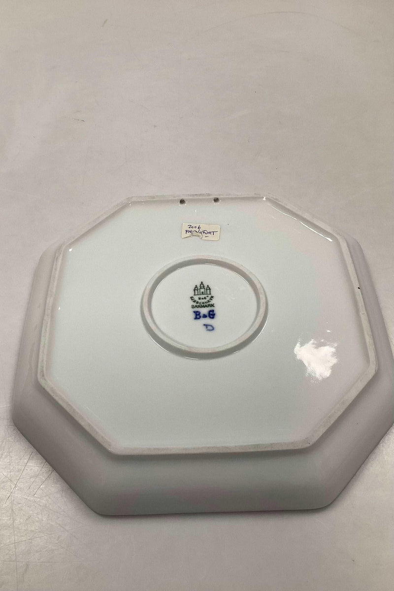 Bing og Grøndahl Alfabet Platte Frankfurt.  Designet i 1933-1934 af Ove Larsen