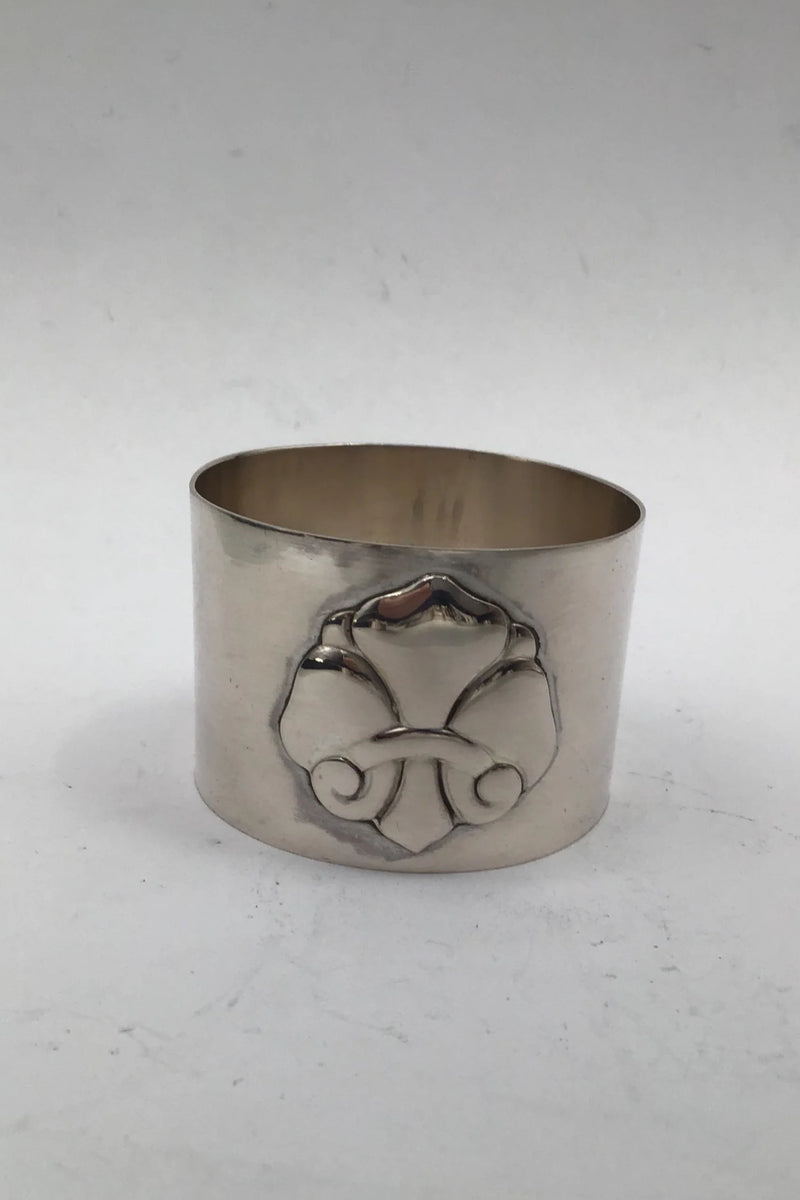 Dansk Arbejde Sølv Fransk Lilje Servietring (1920)