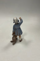 Dahl Jensen Figur Pige med Legetøjsbamse No. 1152